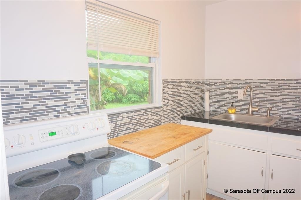 946 40th Street - Photo 2