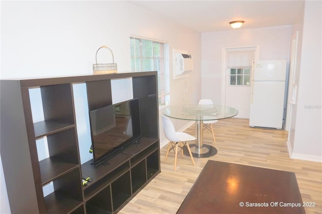 946 40th Street - Photo 17