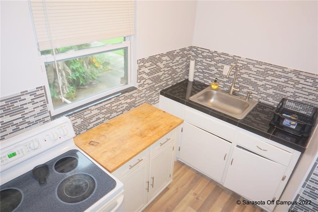 946 40th Street - Photo 5