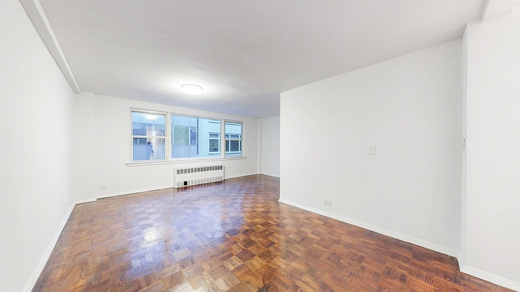 160 East 55th Street - Photo 3