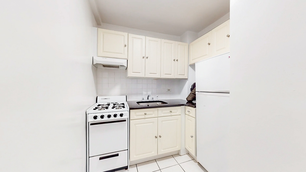 160 East 55th Street - Photo 6