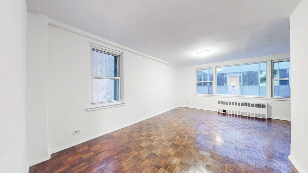 160 East 55th Street - Photo 1