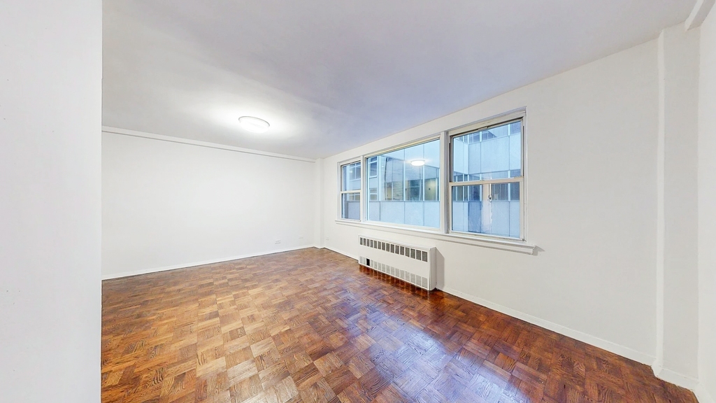 160 East 55th Street - Photo 2