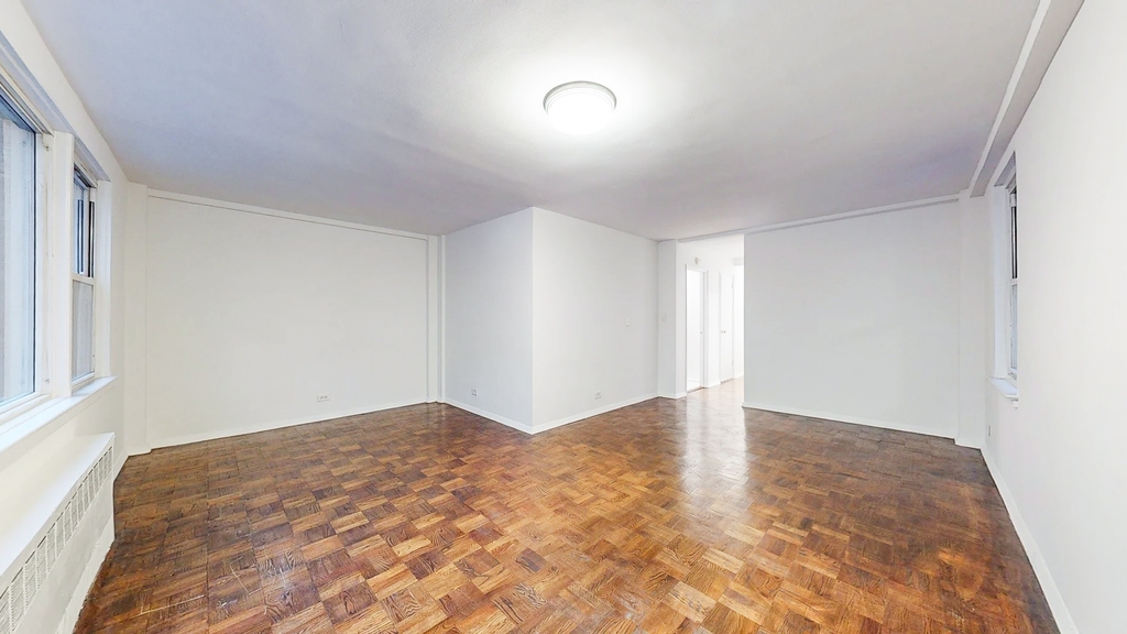 160 East 55th Street - Photo 0
