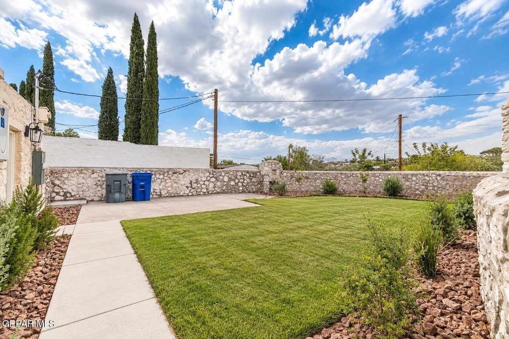 611 Mesita Drive - Photo 18