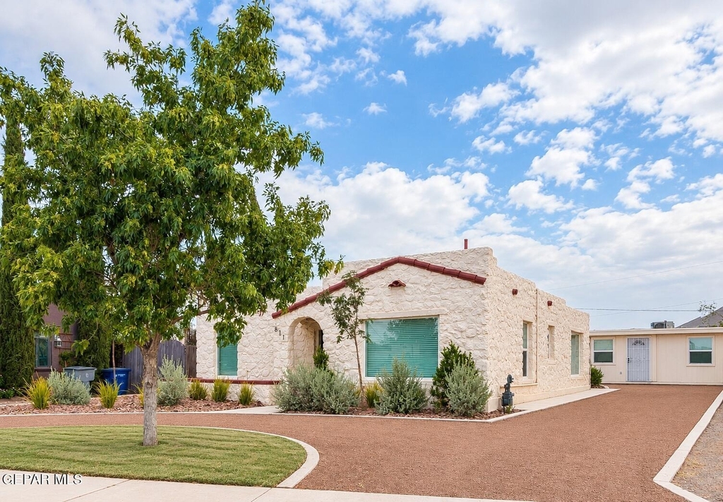 611 Mesita Drive - Photo 1