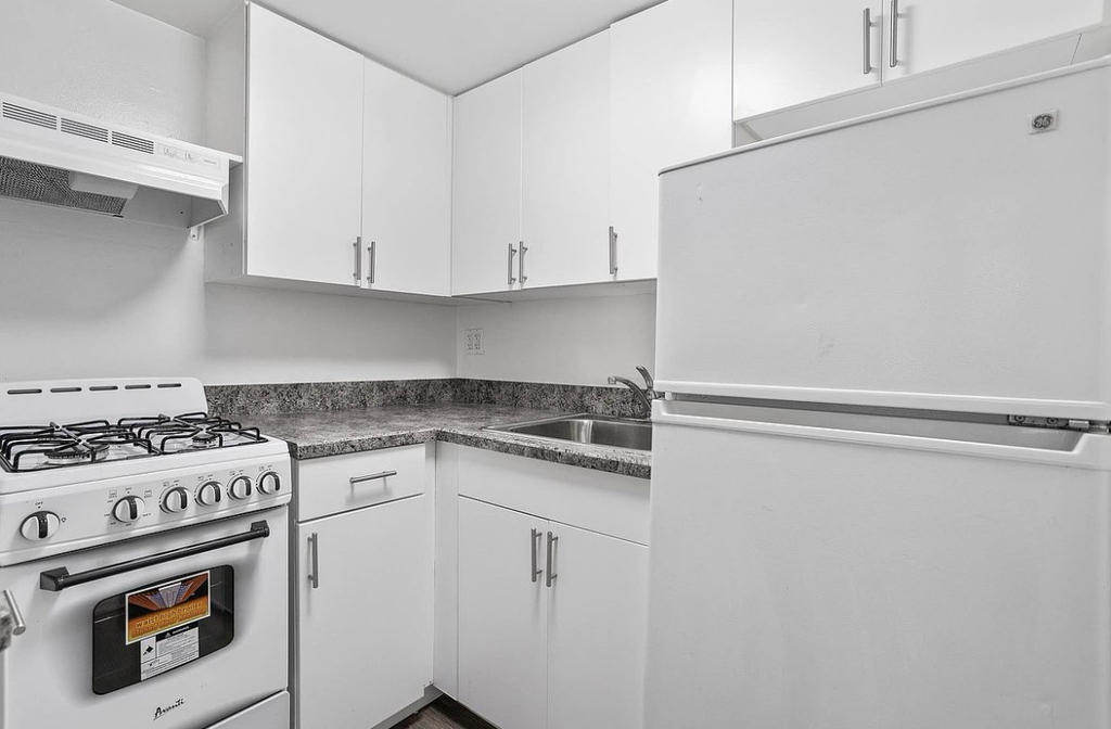 88 Fulton Street - Photo 2