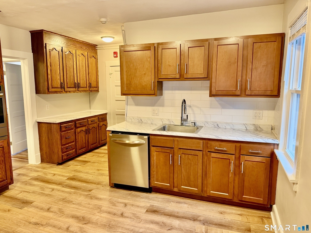 140 Greenwood Street - Photo 4