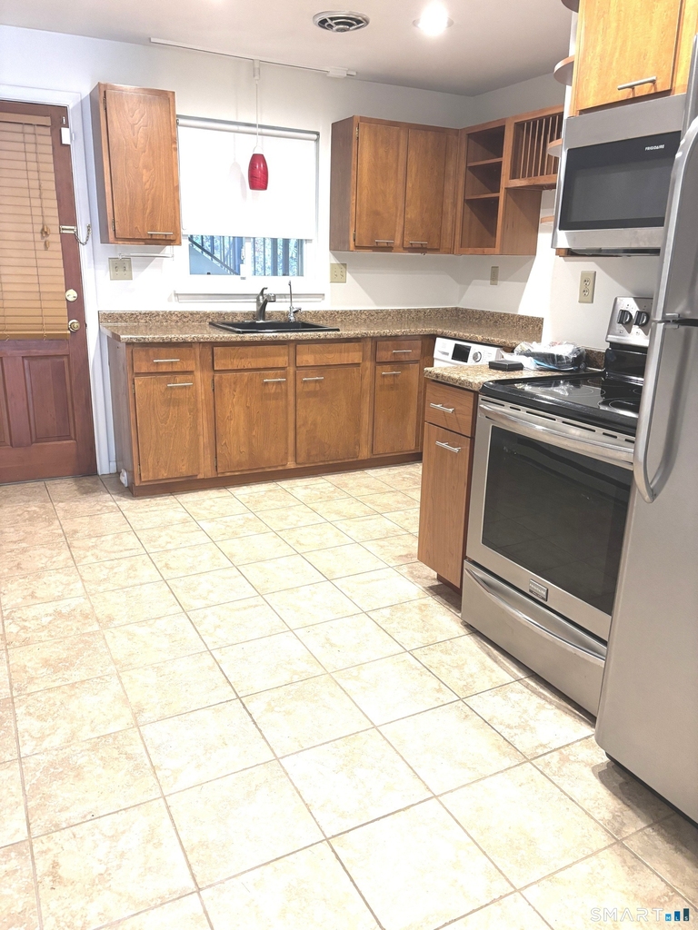 1660 Farmington Avenue - Photo 4
