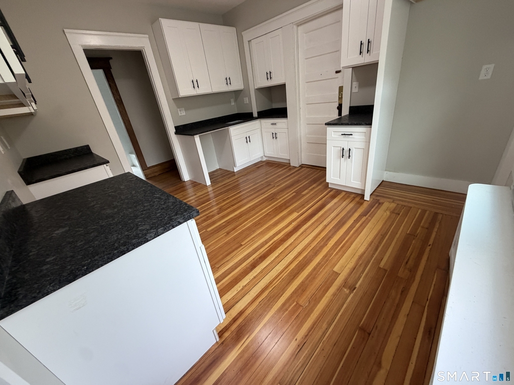 54 Hubinger Street - Photo 2