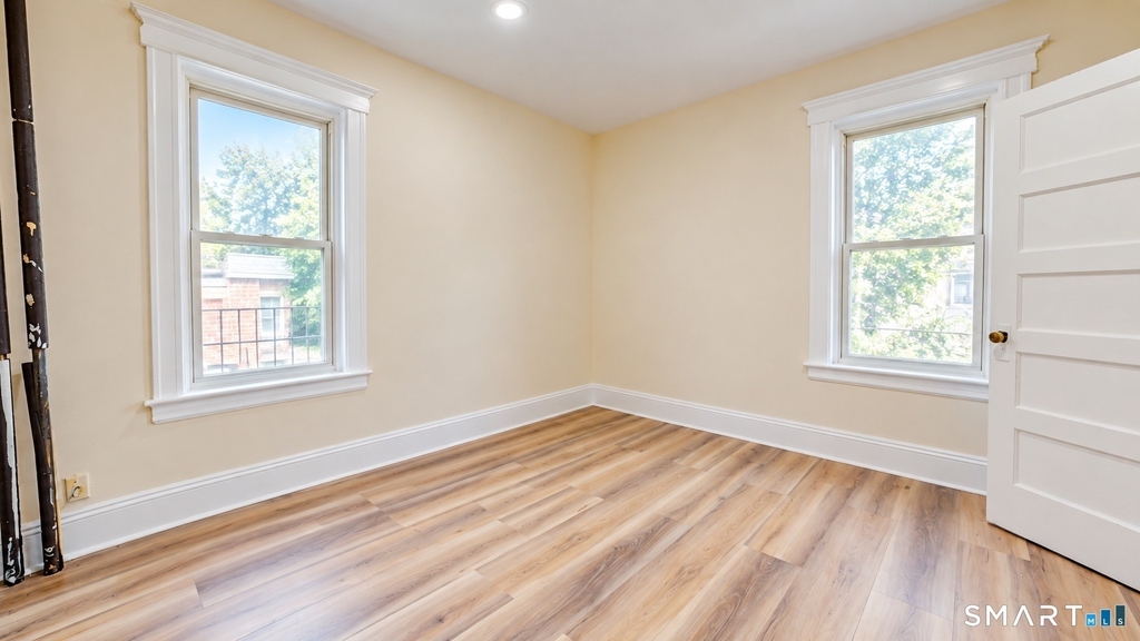 17 Bond Street - Photo 6