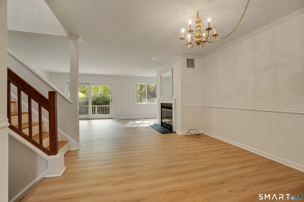 12 Boulevard Drive - Photo 2