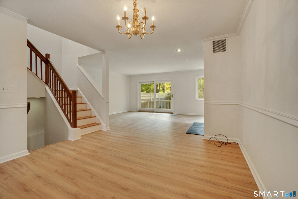 12 Boulevard Drive - Photo 3