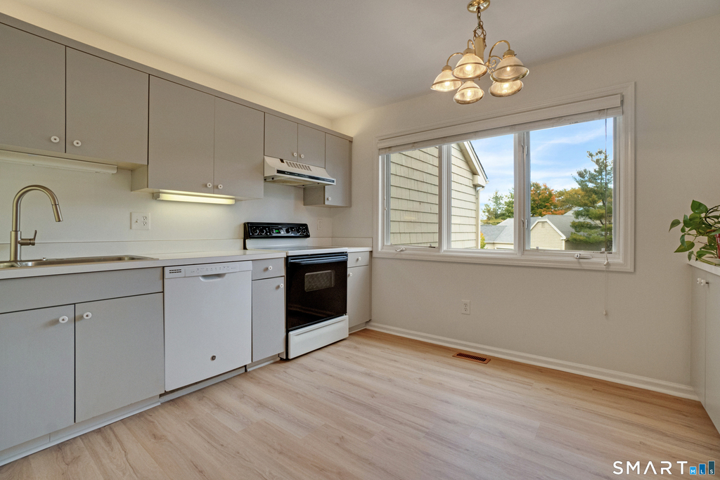 12 Boulevard Drive - Photo 6
