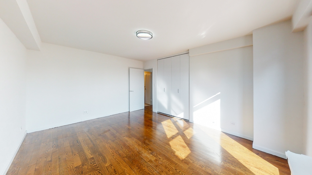 145 East 16th Street - Photo 2