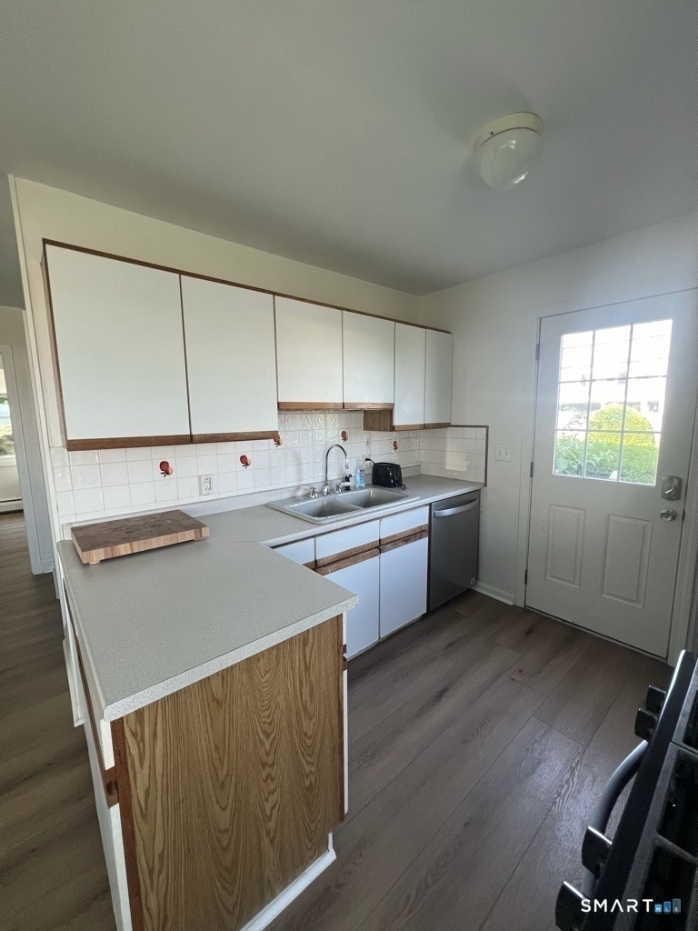 851 Pequot Avenue - Photo 6