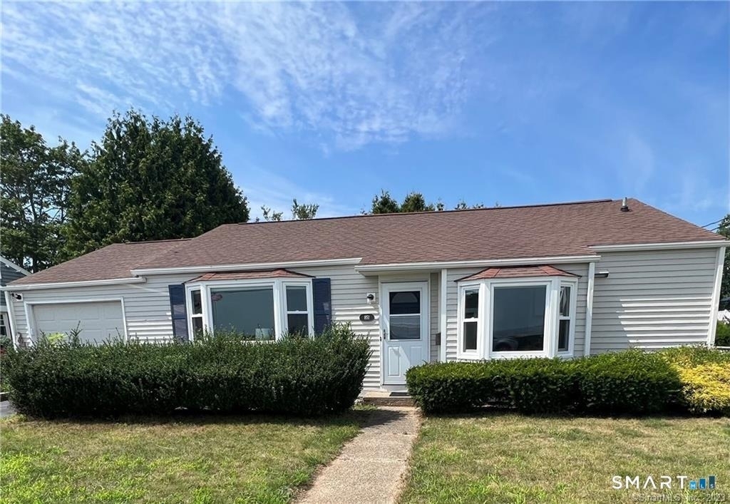 851 Pequot Avenue - Photo 0