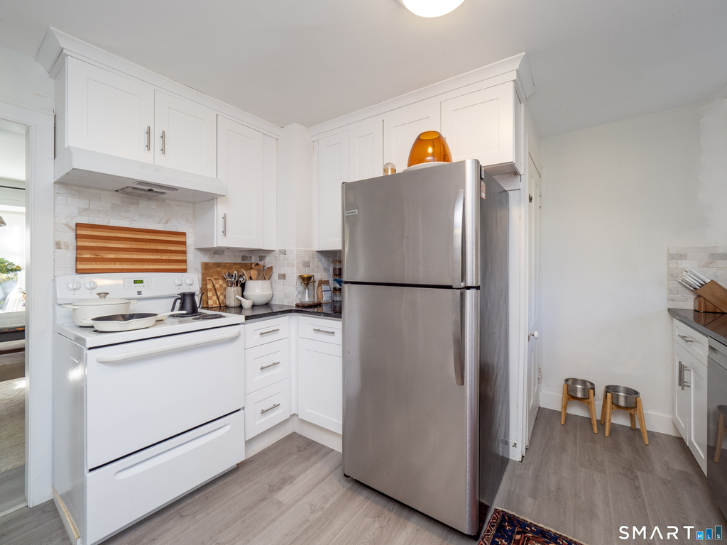 209 Peaceable Street - Photo 8