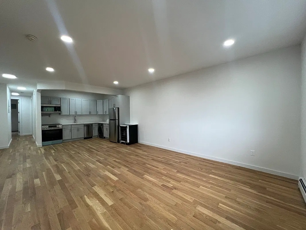 957 Kent Avenue - Photo 1