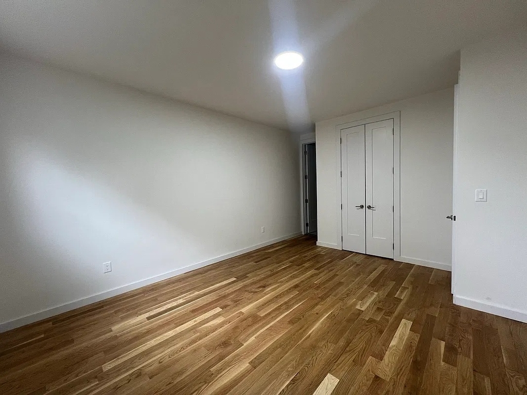 957 Kent Avenue - Photo 5