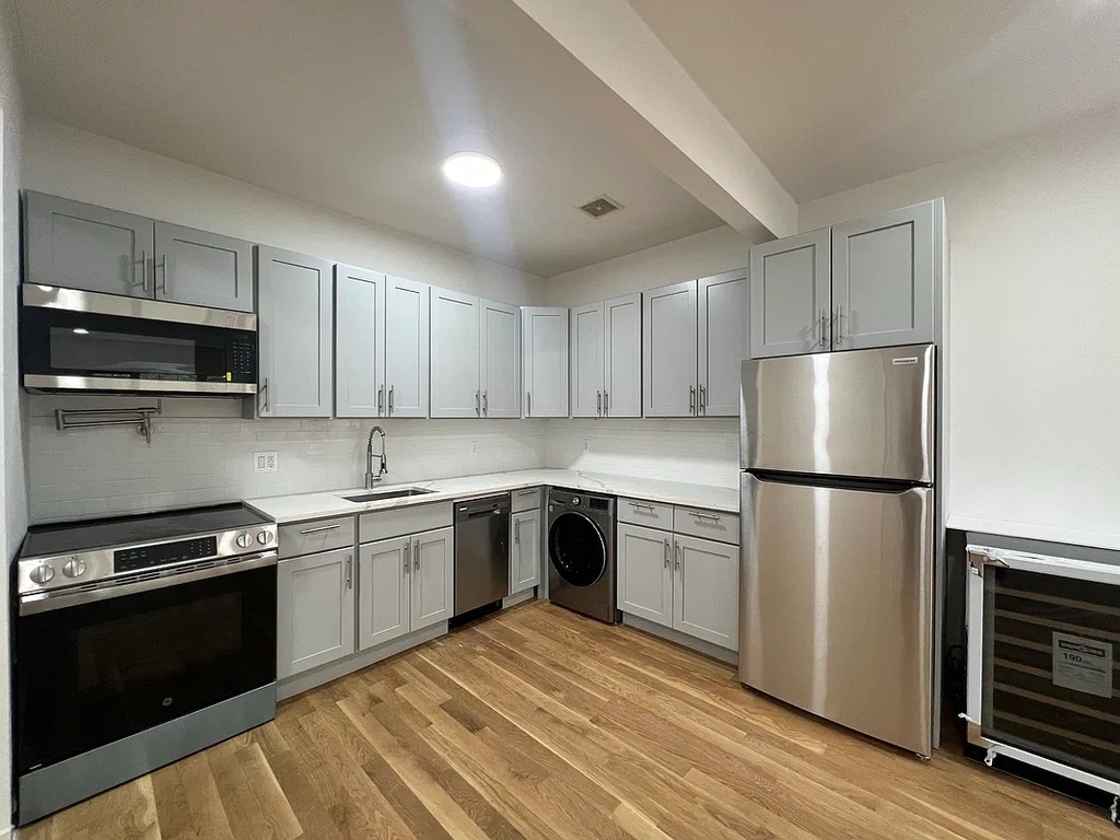 957 Kent Avenue - Photo 0