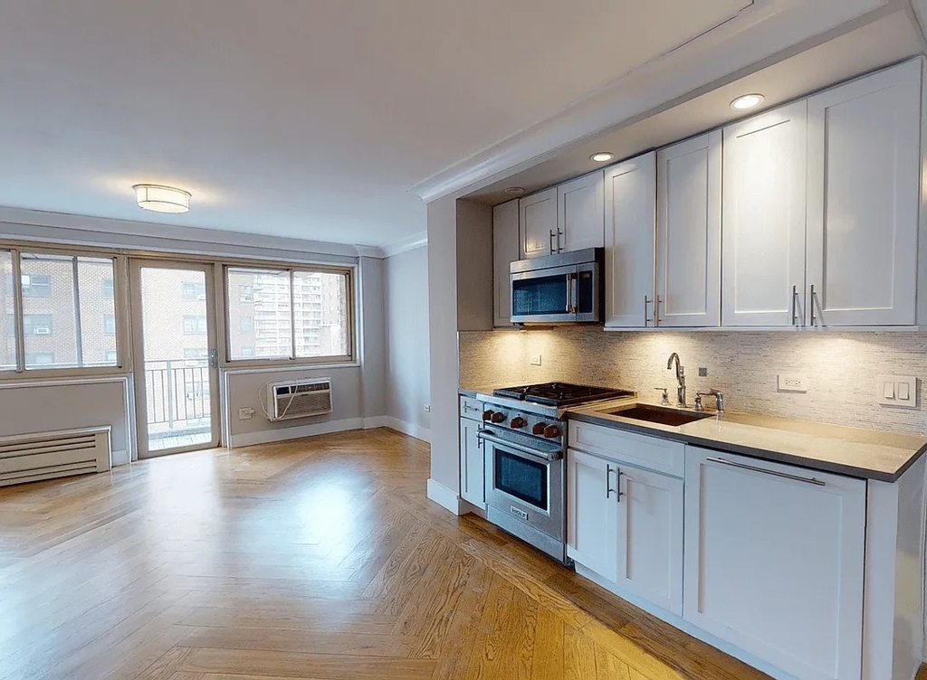 Copy of 70 West 93rd Street, Unit 7c - Photo 1