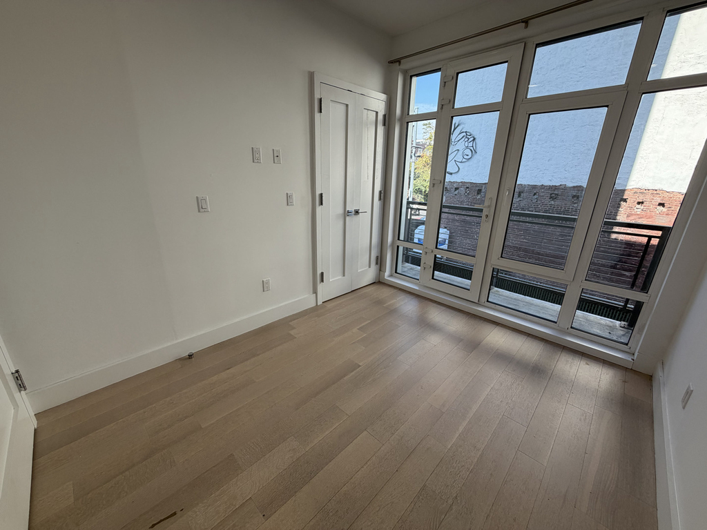 85 Rogers Avenue - Photo 9