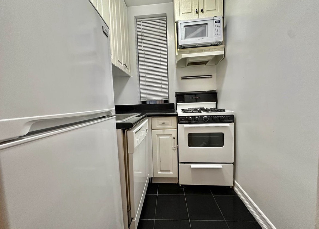 146 West 79th Street - Photo 3