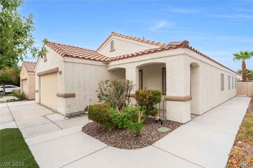 325 Searchlight Drive - Photo 1