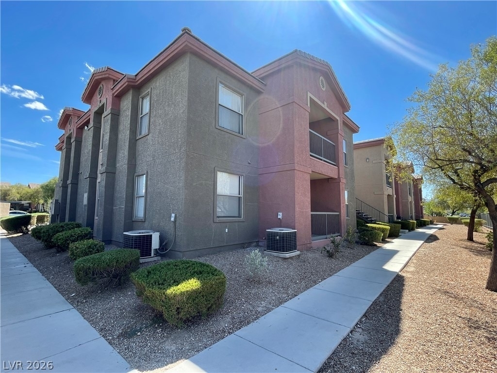8000 Badura Avenue - Photo 0