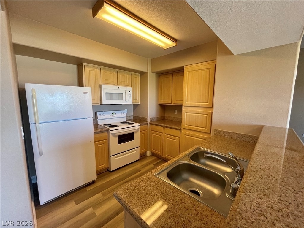 8000 Badura Avenue - Photo 9
