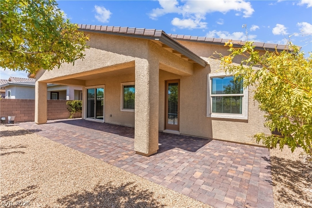 652 Longfeather Street - Photo 35