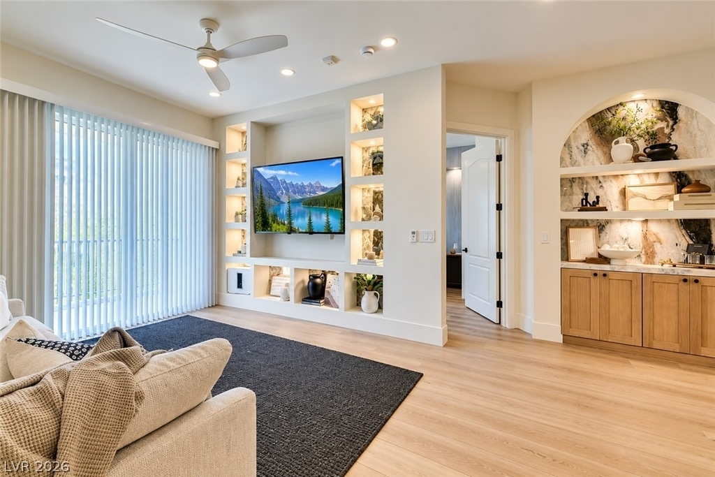 32 E Serene Avenue - Photo 2