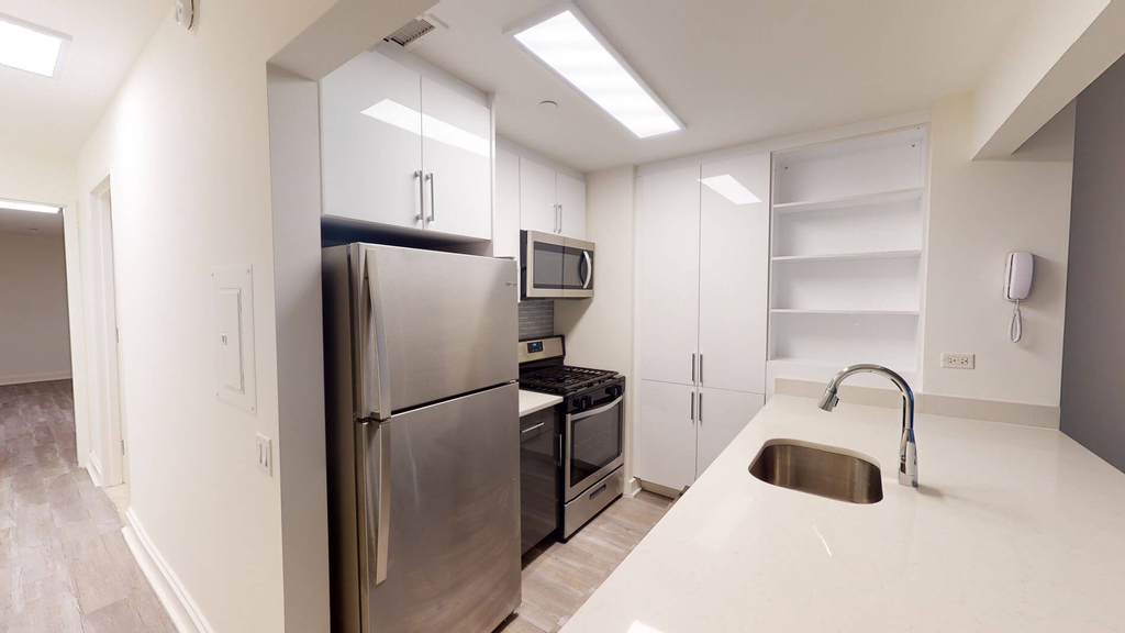 10 Hanover Square - Photo 2