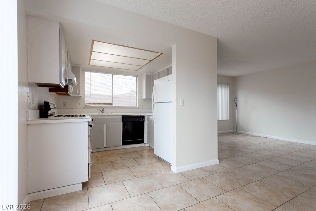 4362 Caliente Street - Photo 11