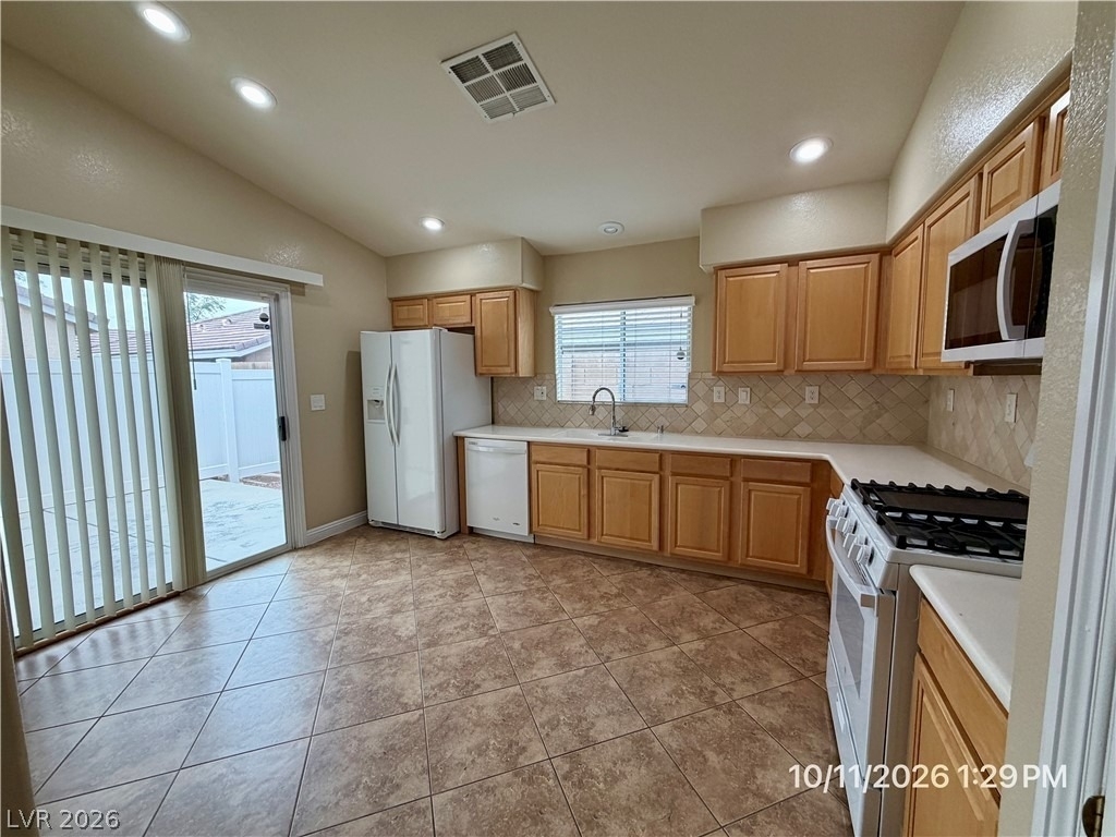 5408 Golden Barrel Avenue - Photo 2