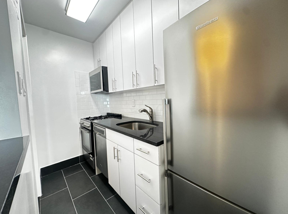 442 West 57th Street - Photo 5