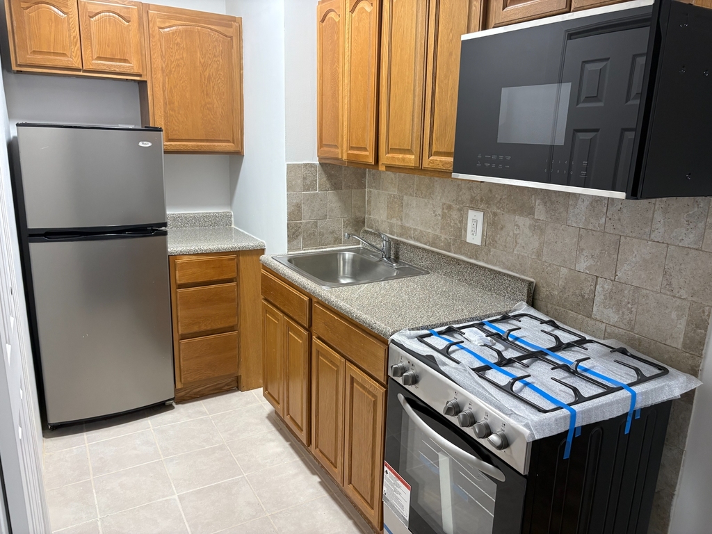 West 163rd Street and Broadway - Photo 4