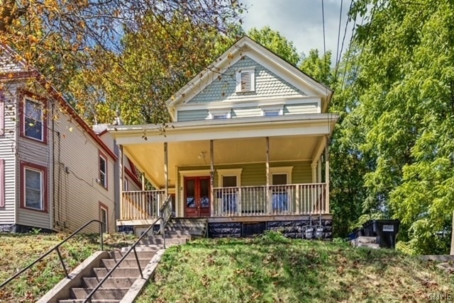 903 Willis Avenue - Photo 0