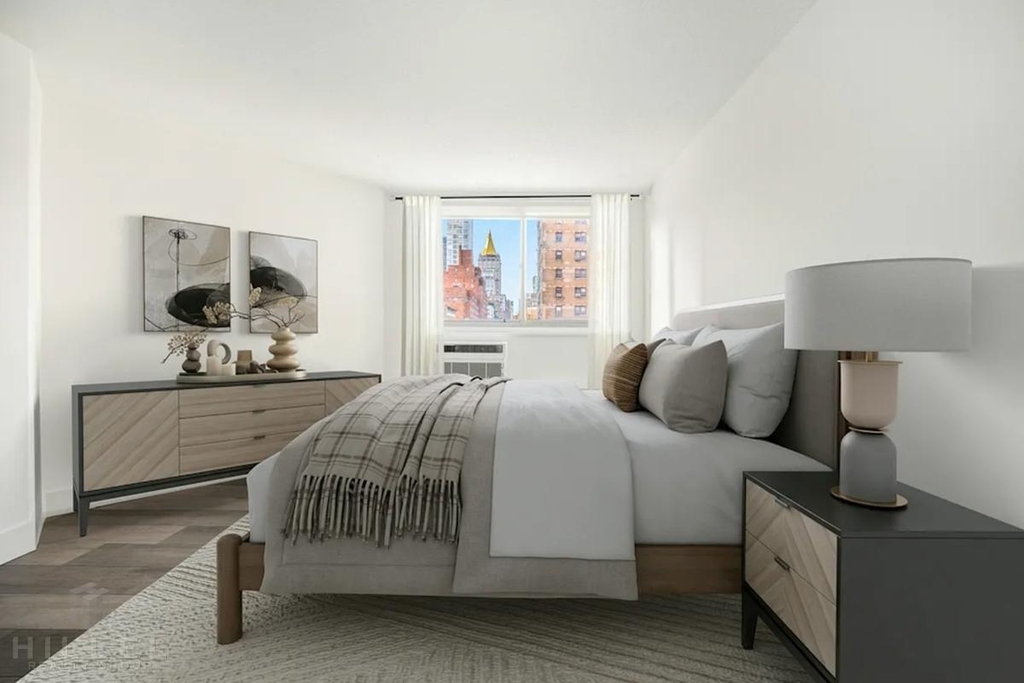 Second Avenue - Photo 5