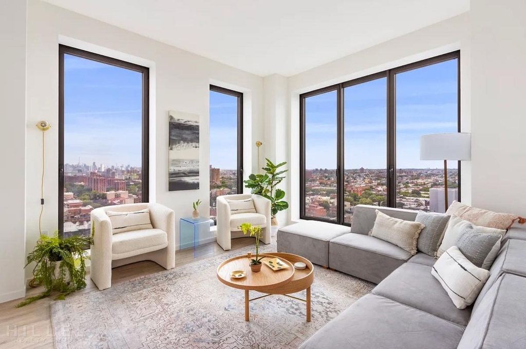 Vanderbilt Avenue - Photo 1