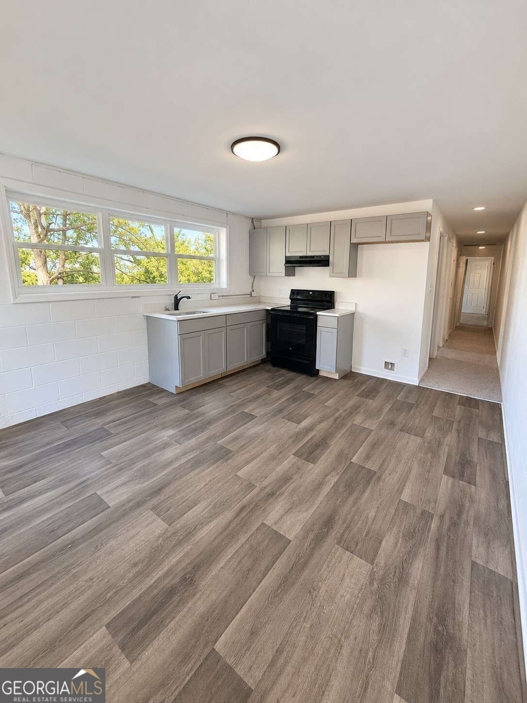 18 Aubrey Street - Photo 2