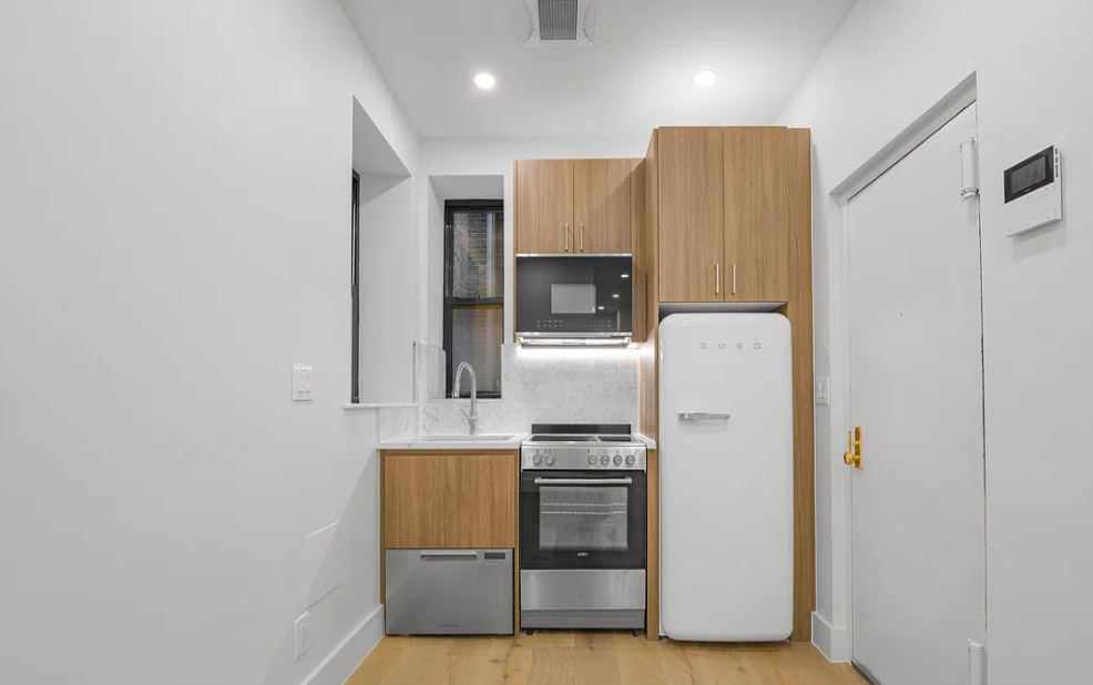 255 West 15th Street - Photo 0