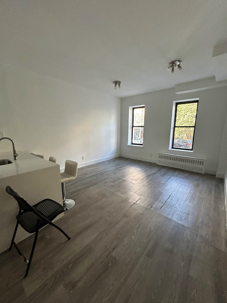 726 Dekalb Avenue - Photo 1