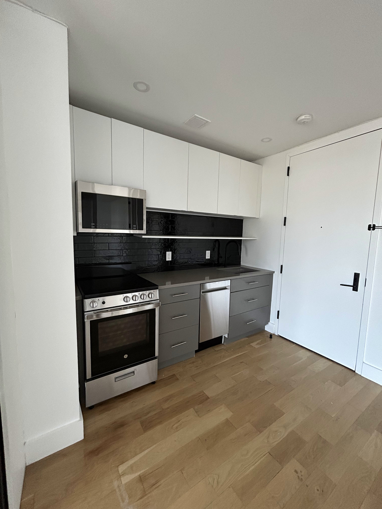 350 Meeker Avenue - Photo 0