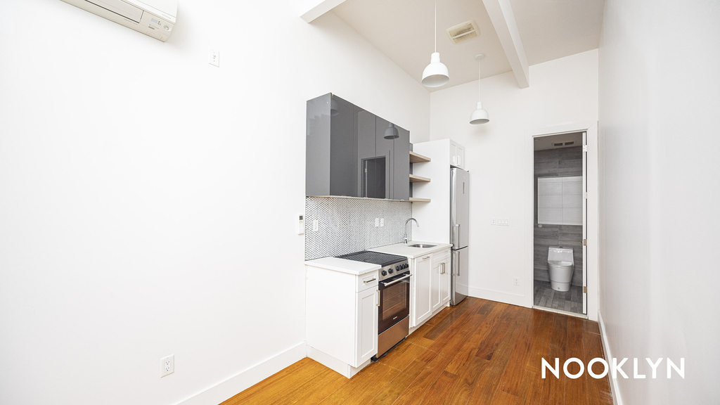 228 Kingsland Ave 11222 - Photo 4