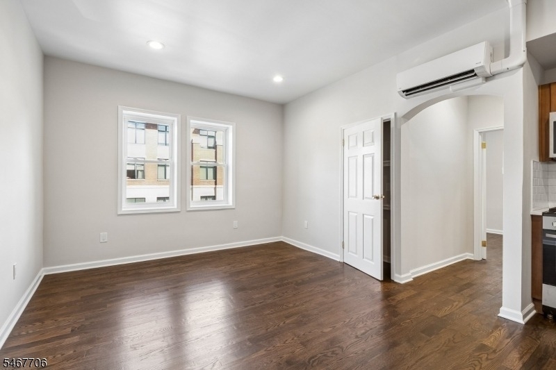 166 Maplewood Ave - Photo 4