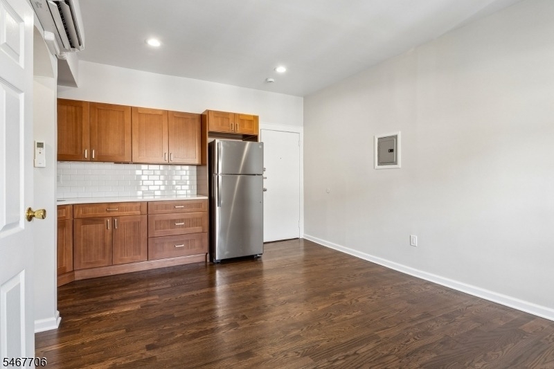 166 Maplewood Ave - Photo 2