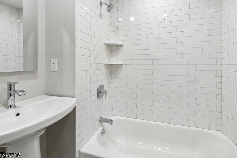 166 Maplewood Ave - Photo 6
