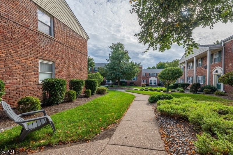 79 Roseland Ave - Photo 1